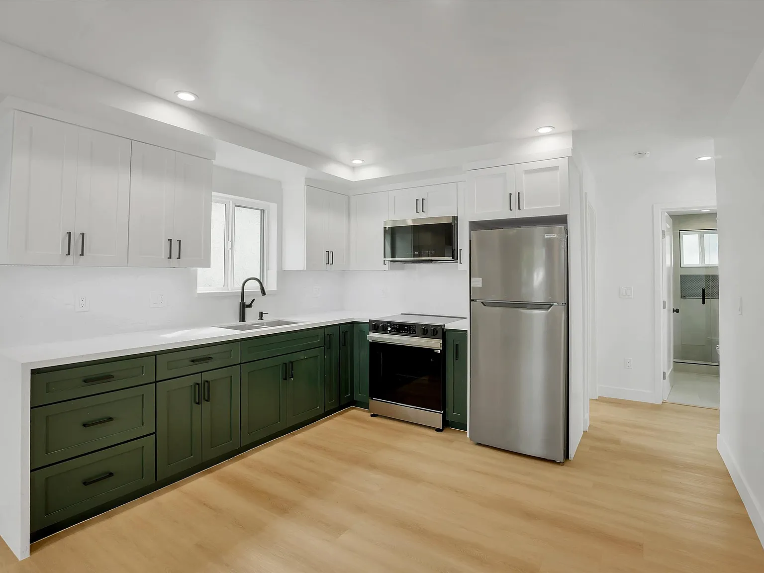 4 bed, 1250 sqft, $3,641 — Photo 3