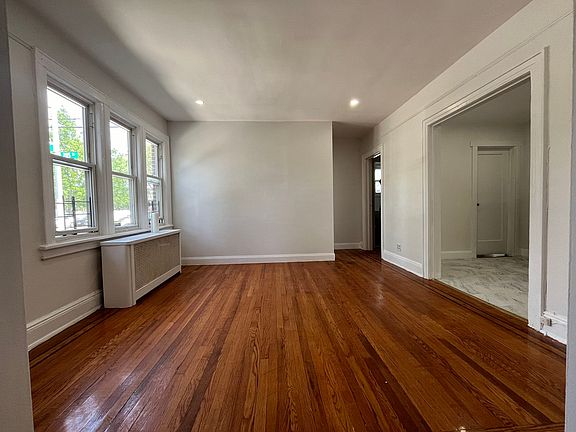 3rd image of 204 18th Ave #1