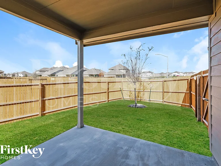 2528 Northcote Dr — Photo 17