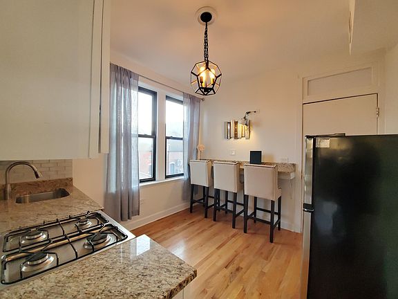 4th image of 2242 N Western Ave #2F