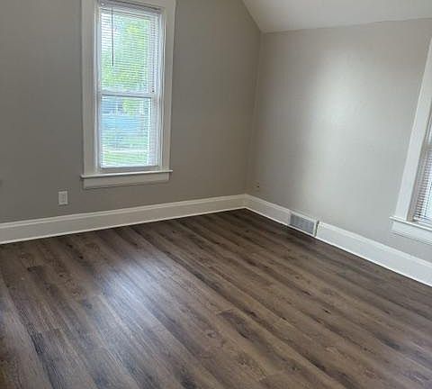 3rd image of 1507 53rd St #B