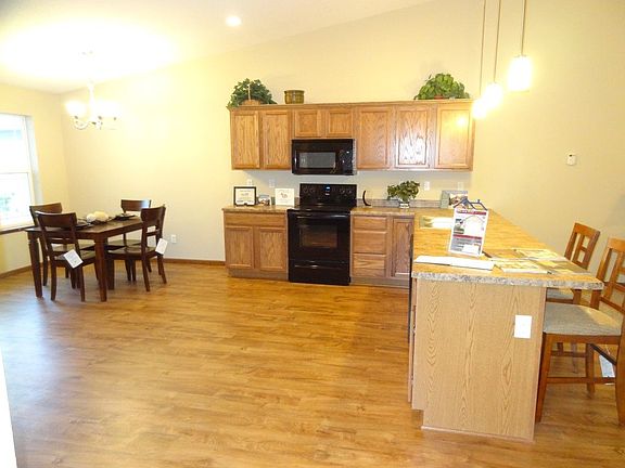 3rd image of 308 Easy St