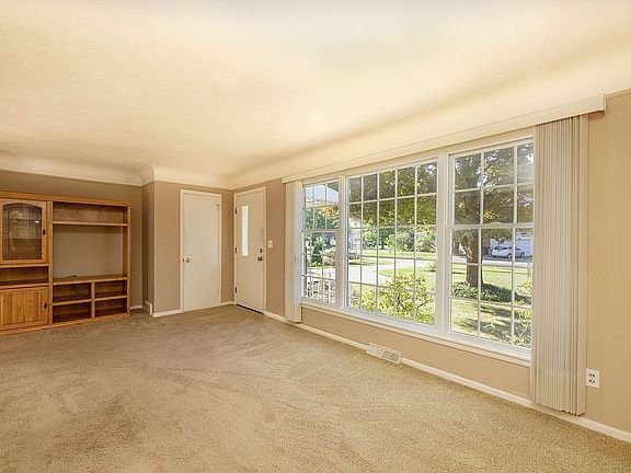 2nd image of 37295 Carleen Ave