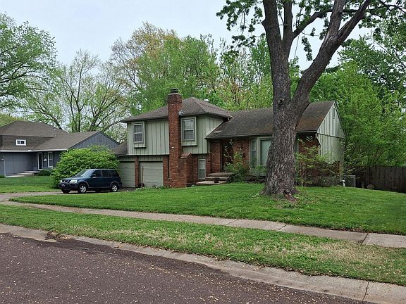 4th image of 9609 Benson St