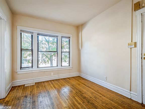 3rd image of 1905 W Foster Ave #19151