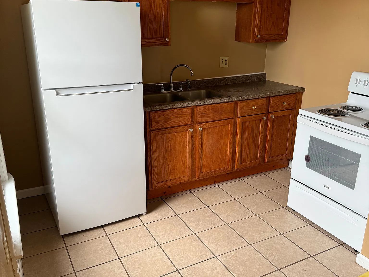 2 bed, 1.0 bath, 925 sqft, $900 — Photo 2