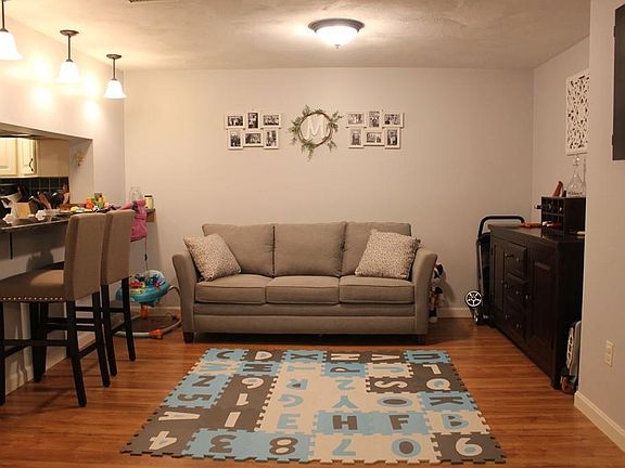 5th image of 221 Oak St APT 11-23