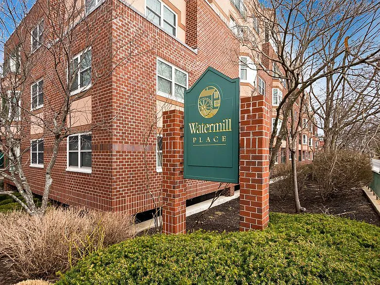 1 Watermill Pl #518 — Photo 1
