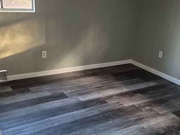 3rd image of 307 W Thomas Ct