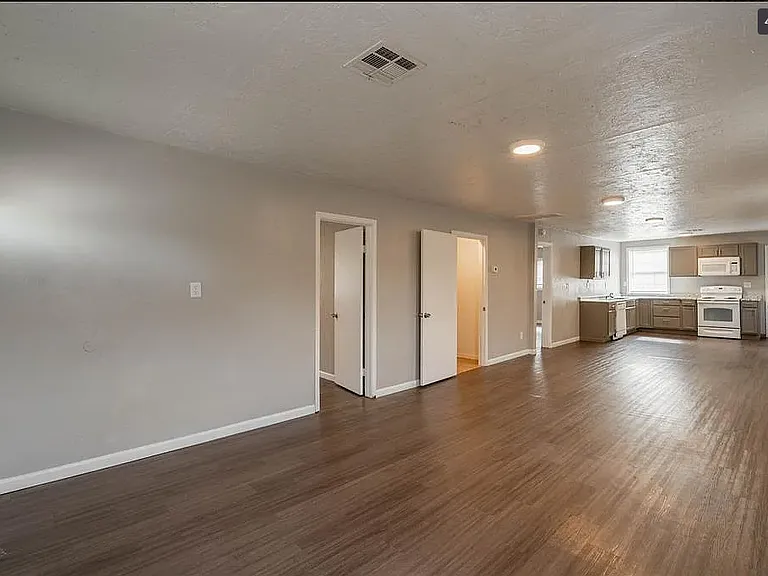 820 SW 31st St — Photo 4