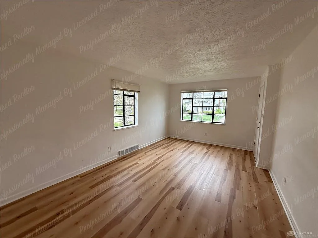 2 bed, 1.0 bath, 4956 sqft, $800 — Photo 4