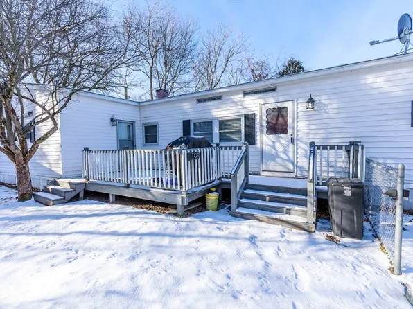 195 Shoreline Dr, North Billerica, MA 01862