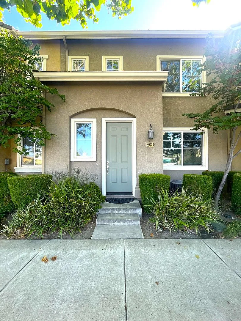 3 Bedroom 2 Bathroom Townhouse for rent in Hayward — Photo 1