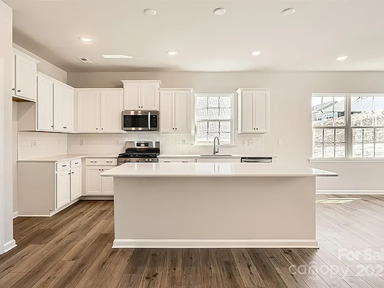 5944 Oak Branch Cir #5944 — Photo 4