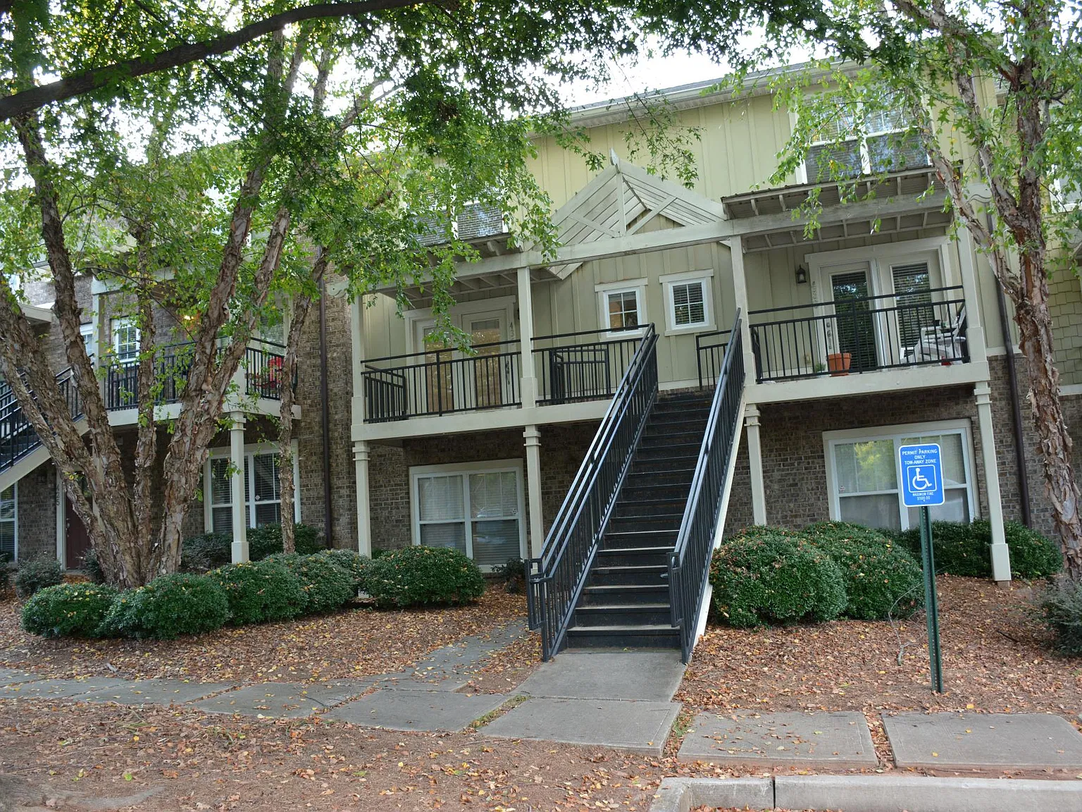 3 bed, 1444 sqft, $2,100 — Photo 1