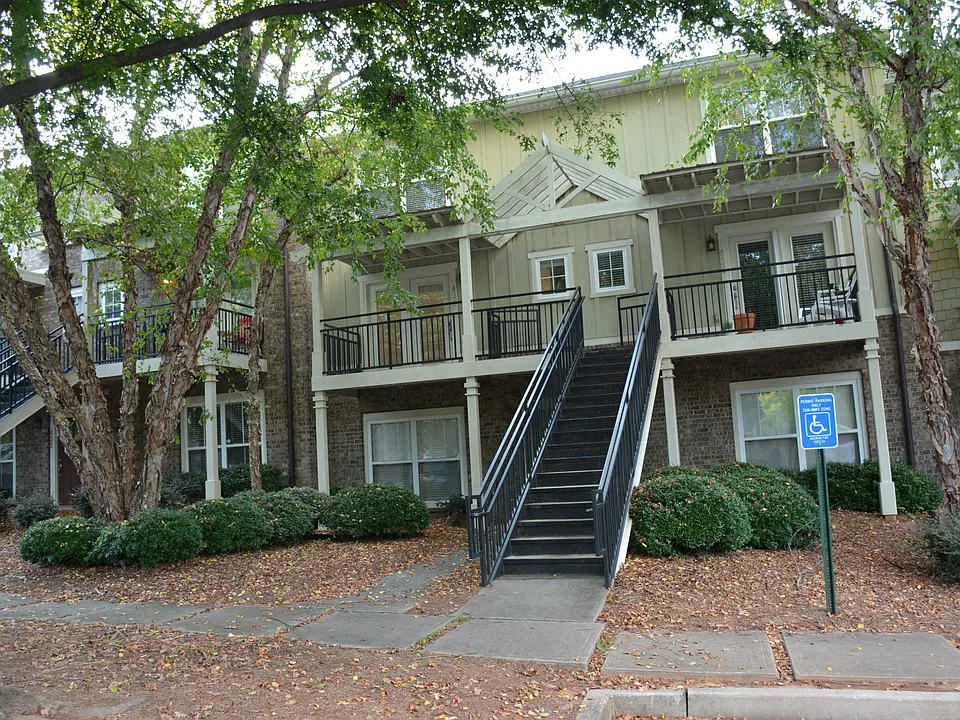 490 S Barnett Shoals Rd