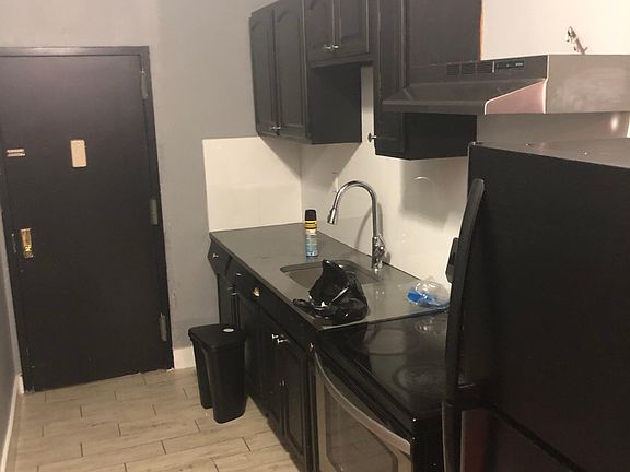 2nd image of 1122 Findlay Ave #1