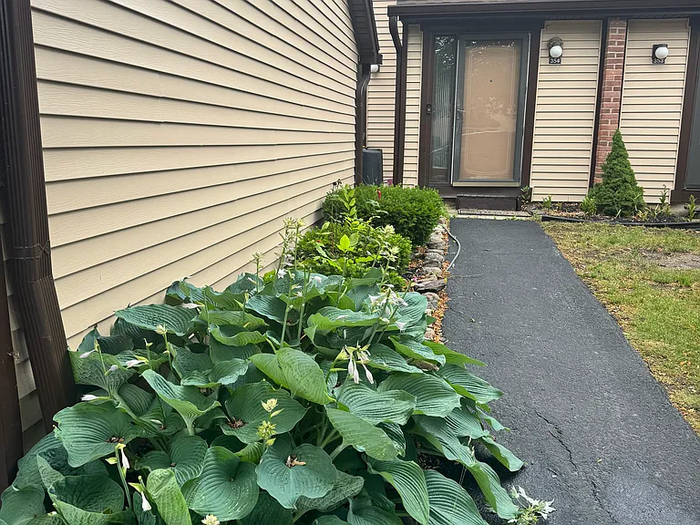354 Charlesgate Cir — Photo 2