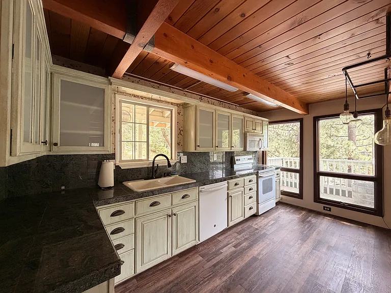 5828 Robin Oak Dr — Photo 8