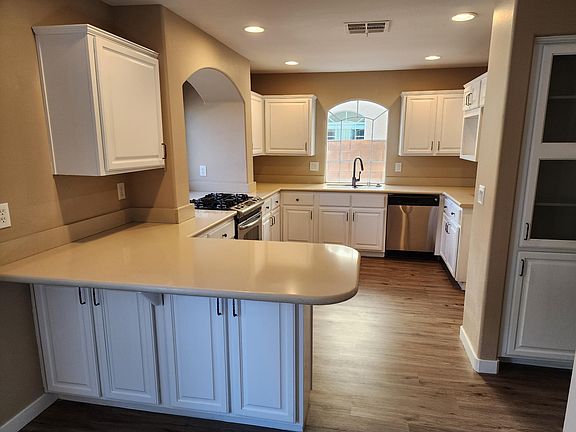 3rd image of 11015 Royal Highlands St