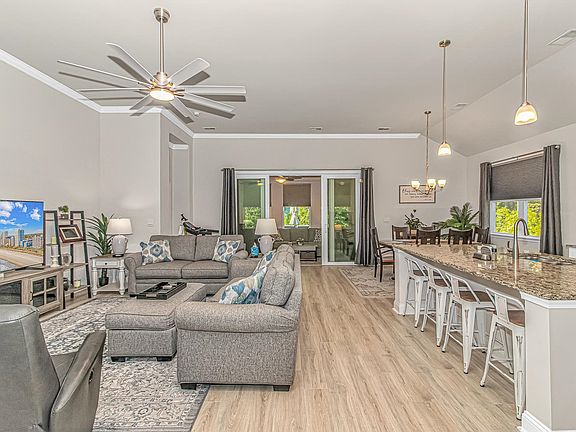5th image of 409 Cunningham Pl.