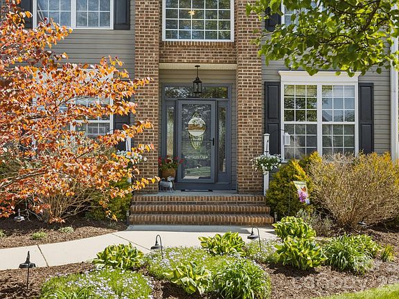 3rd image of 497 English Oak Rd