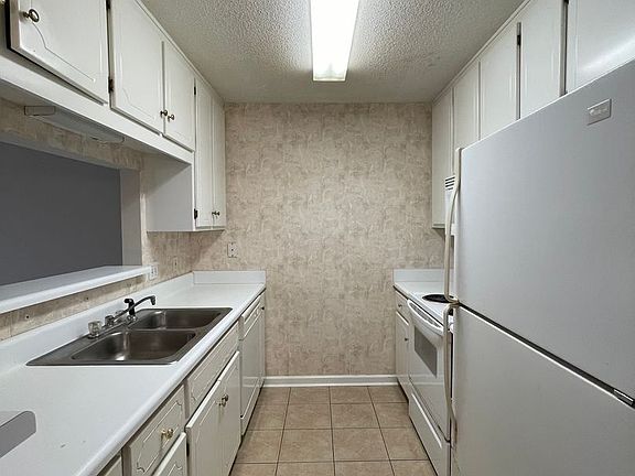 4th image of 120 Woodmere Dr
