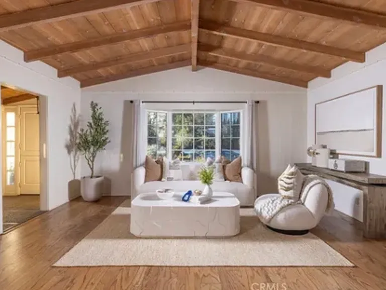 Heliotrope Ave — Photo 1