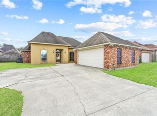 10088 Chanel Dr, Denham Springs, LA 70706