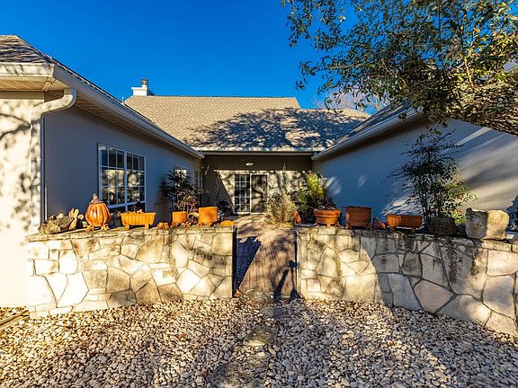 4th image of 219 Canyon Creek Ln