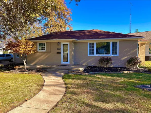 1100 E 3rd St, Centralia, IL 62801