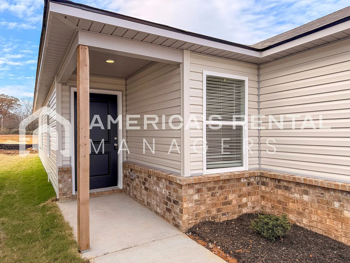Move In Ready Home in Kenzie Meadows! View with 48 Hours Notice! — Photo 3