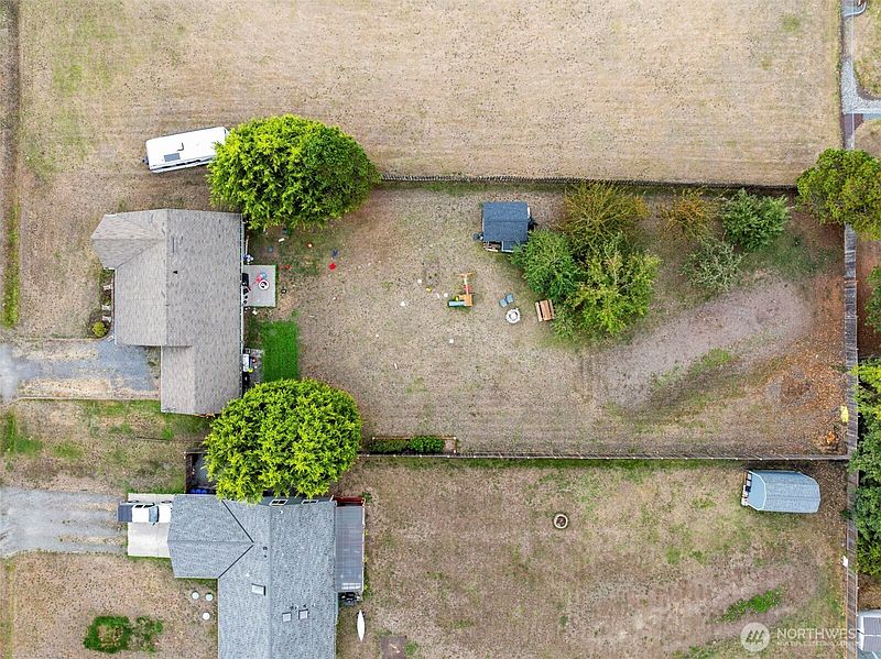 4th image of 957 Donald Avenue