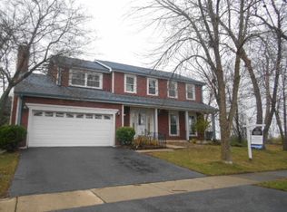 321 Shelburne Dr, Carol Stream, IL 60188