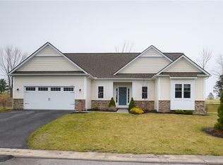 6037 Medalist Ln, Canandaigua, NY 14424