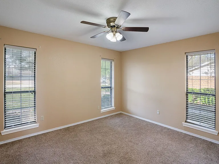 300 E Short St — Photo 15