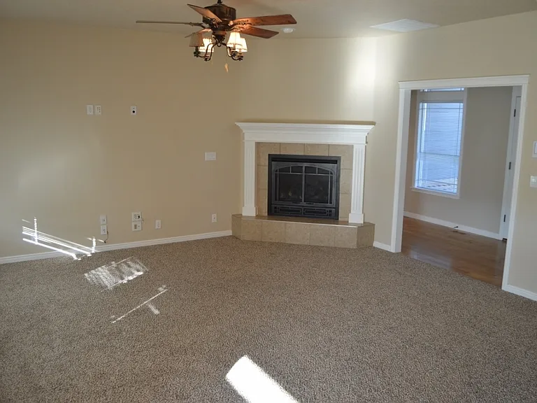 659 S Willow Spring Pl — Photo 2