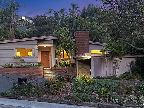 3rd image of 588 Entrada Dr