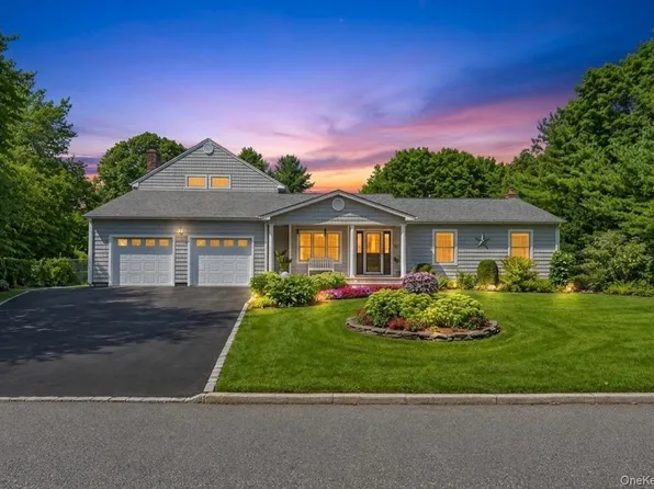 29 Niewood Drive, Ridge, NY 11961