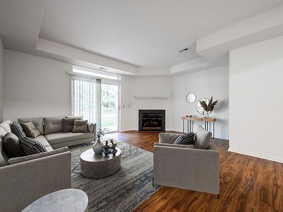 5th image of 817 Walden Ct #212