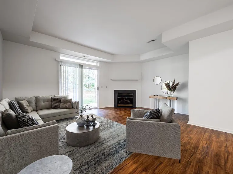 Fox Ridge and Lakeview Park Apartments — Photo 5