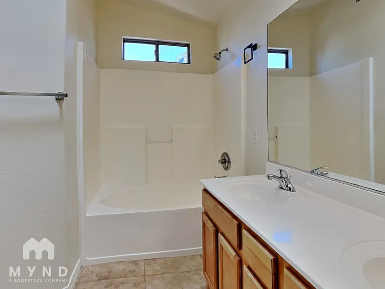 10524 W Almeria Rd — Photo 19