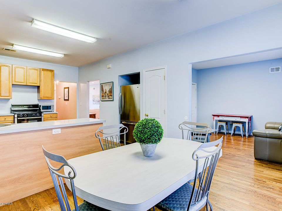 1st image of 30 Tova Dr