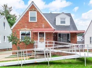6903 Farnsworth Dr, Parma, OH 44129