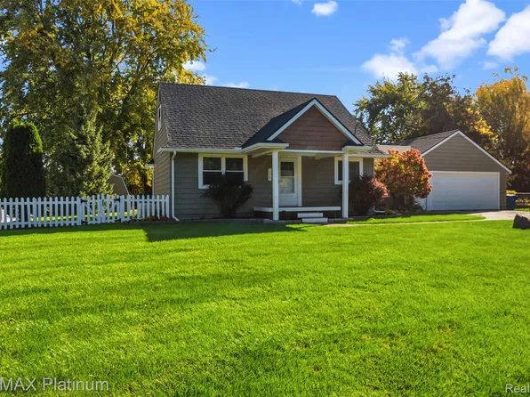 15067 Hogan Rd, Linden, MI 48451