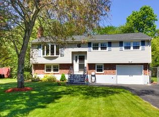 4 Freeport Dr, Burlington, MA 01803