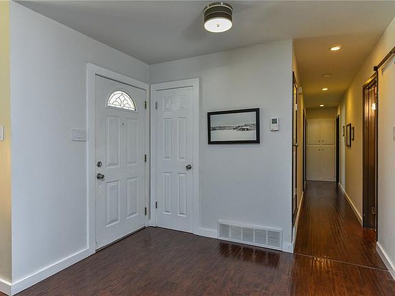 3rd image of 3414 Somerset Dr