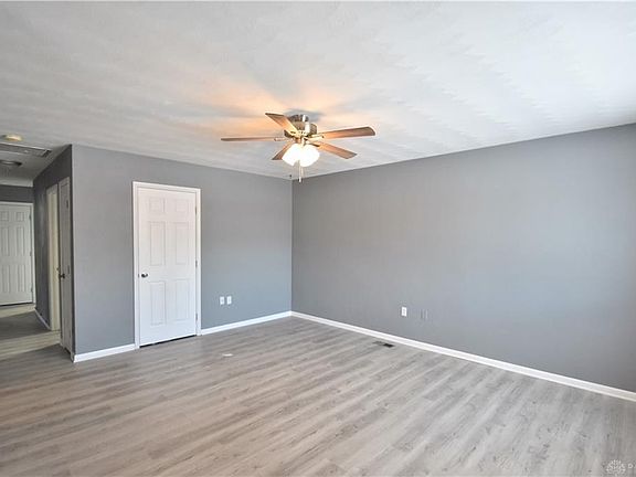 5th image of 3901 New York Dr