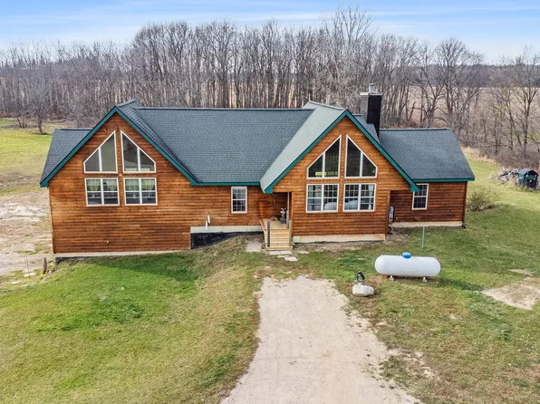 1101 N Gregory Rd, Fowlerville, MI 48836