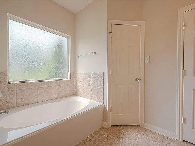 14403 Vlasta St — Photo 36